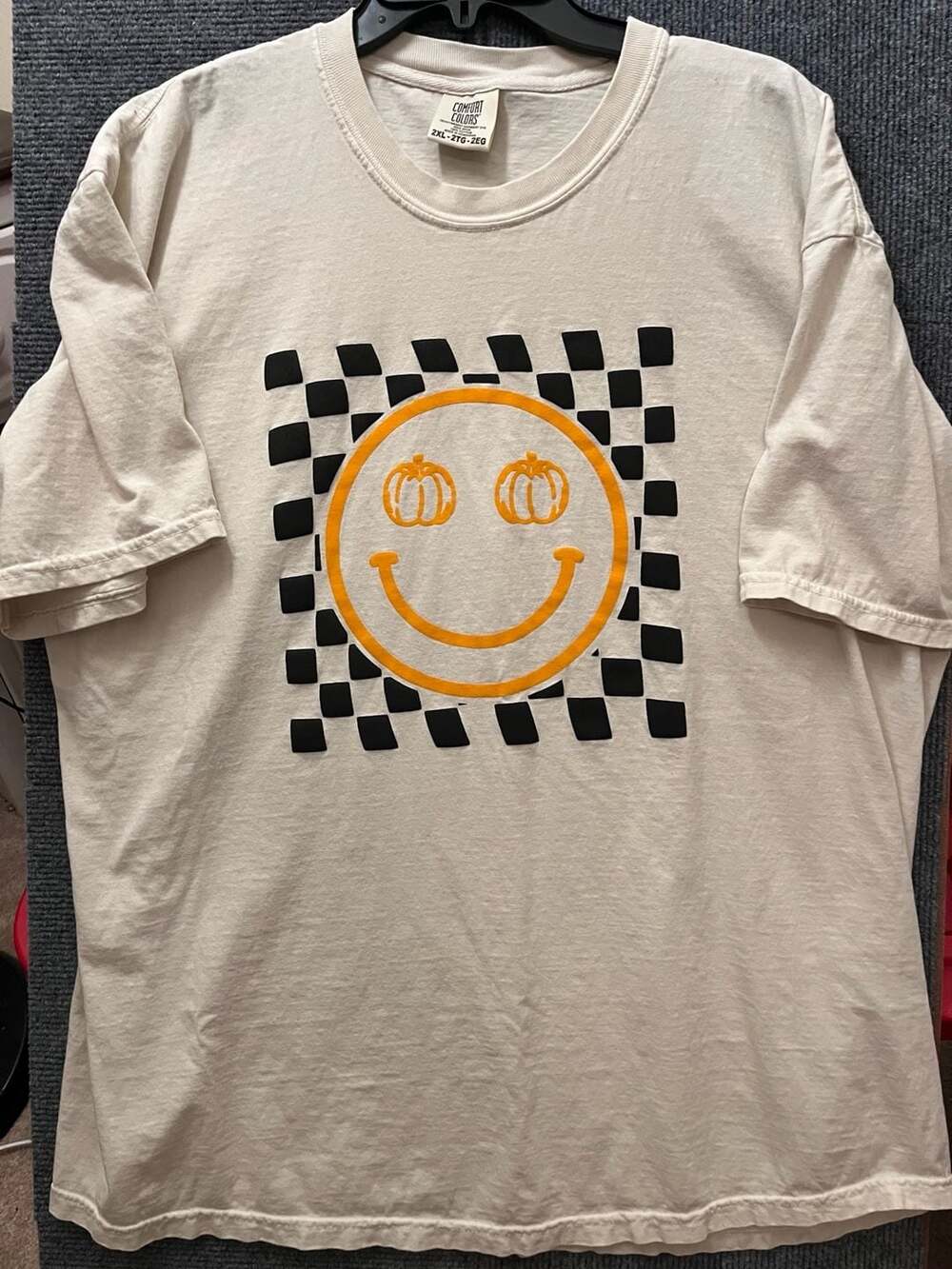 Comfort Colors Graphic T-Shirt Size 2XL White Pumpkin Smiley Face Checkered